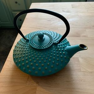 Adorable teal tea kettle 🍃🍵